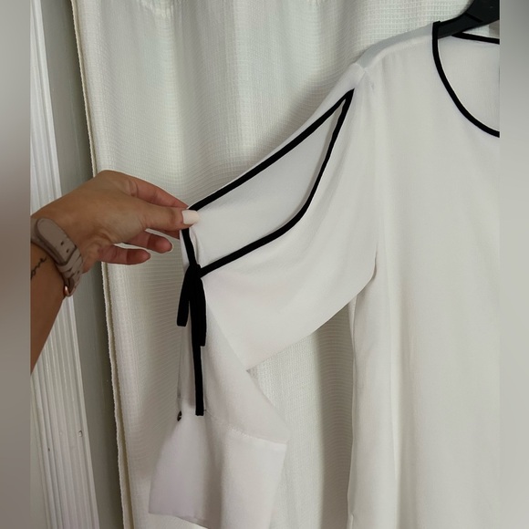 NWOT Vince Camuto top - Picture 2 of 3